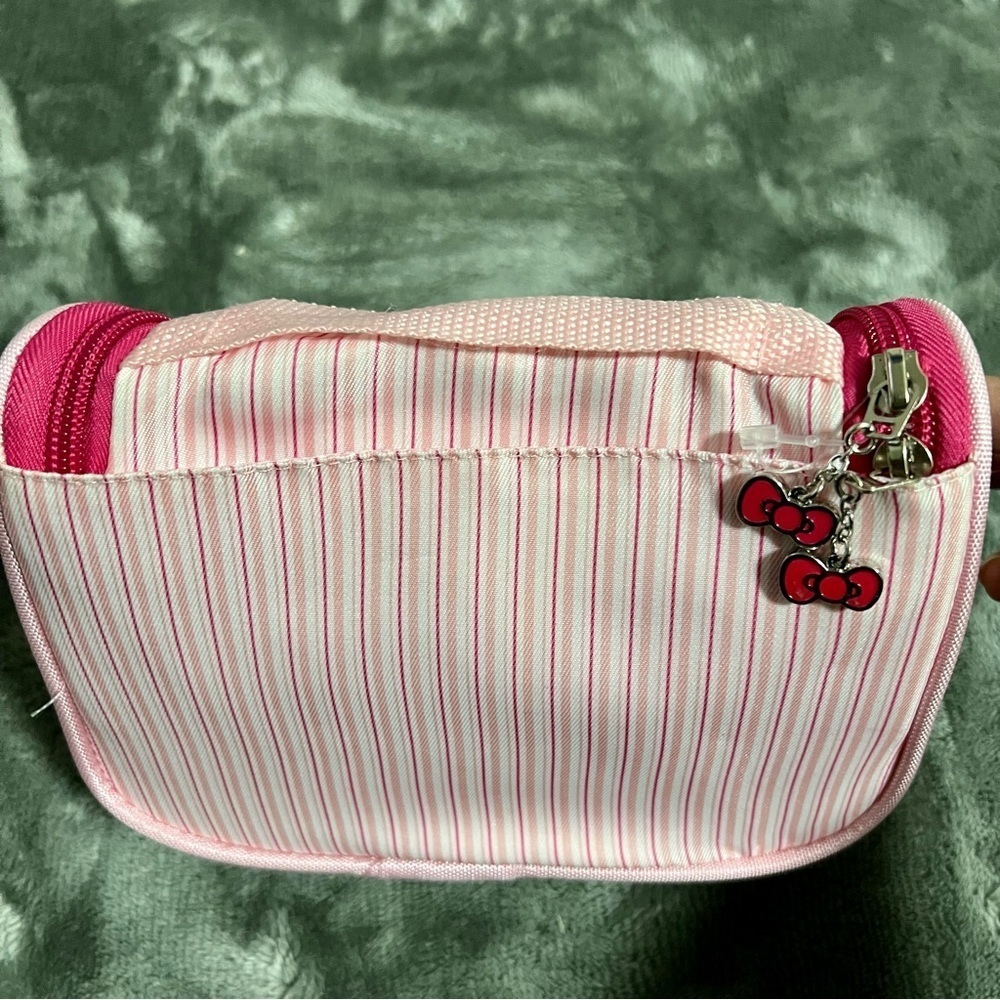 Hello Kitty Happy Travel Cosmetic Case/Pouch - Picture 2 of 14